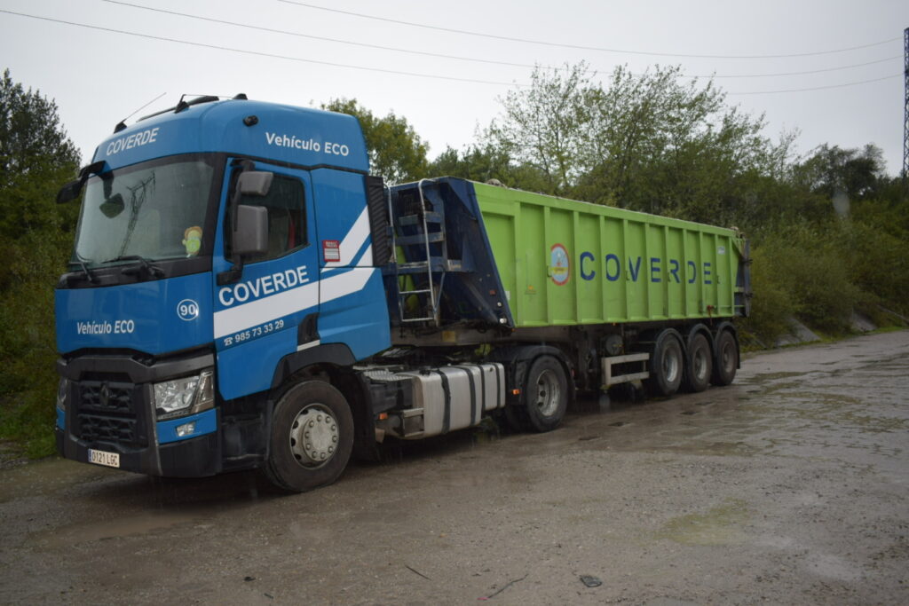 Camiones con contenedores para excavaciones: el apoyo esencial en cualquier obra